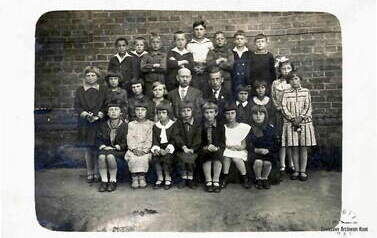 Klasa III szkoły powszechnej w Kcyni, 1930 r. Z archiwum Stanisława Pilarskiego 