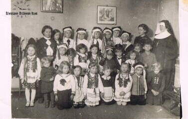Pamiątka teatrzyku odegranego w ochronce, 6.12.1937 r. Z archiwum M. Maciejewskiego 