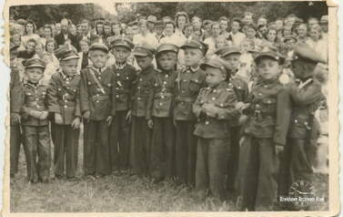 Dzieci z ochronki w Kcyni, ok. 1946-47 r. Z archiwum A. Oratowskiej 
