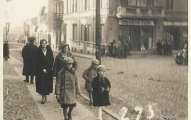 Widoczny szyld Bogusław Teski, r&oacute;g Rynku i ul. Poznańskiej, lata 30.