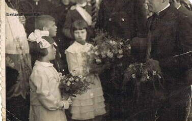 Powitanie ks. proboszcza Pawła Pękackiego w 1935 r. Z archiwum Michała Maciejewskiego 