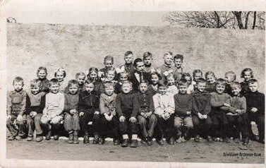 Kl. I a. Rok szkolny 1957/58. Wychowawca Andrzej Krzysztofiak. Z archiwum Floriana Wojteckiego 