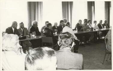 Pierwsza sesja Rady Miejskiej, 6.06.1990 r. Z archiwum Anny Oratowskiej 