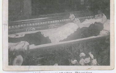 Zdjęcie pośmiertne Anny Woźniak w stroju pałuckim, Turzyn 1947 r. Z archiwum Kazimierza Horki 