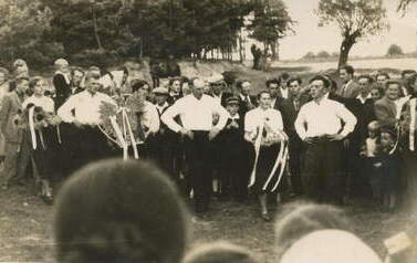 Dożynki w roku 1957. Z archiwum Henryka Wes&oacute;ł