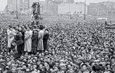 Warszawa, wiec na Pl. Defilad, 24.10.1956 r.