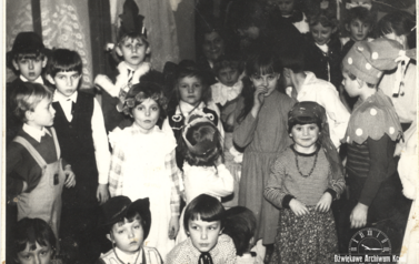 Choinka w GOK-u w Kcyni, 1985 r. Z archiwum Piotra Makarewicza