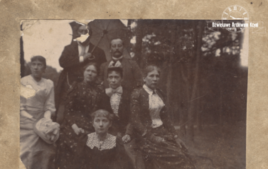 Napis na odwrocie: Pamiątka z wycieczki do grąblewskiego lasu, Poznań, 8.08.1892 r. Z archiwum Elżbiety Czaplickiej 