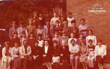 Klasa 8 b r. szk. 1987.88. Z archiwum Ewy Karczewskiej 