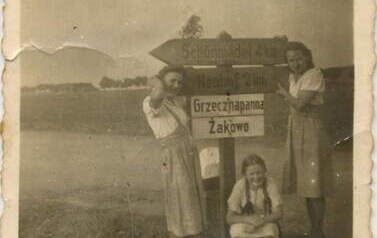 1942 r. Okupacja niemiecka, Władka, Marysia i Krystyna Szmalberg. Z archiwum Anny Stypczyńskiej i Henryka Wes&oacute;ł 