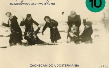 Zabawa na śniegu. Z archiwum rodziny Dykier i Kosznik 