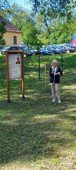 Siostra Urszuli Plewki-Schmidt, pani Maria Daniel przybliża zgromadzonym biografię artystki.