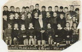 Szkoła Podst. w Kcyni, klasa II a. Rok szkolny 1959/60. Z archiwum Wiesławy Łaszkiewicz 