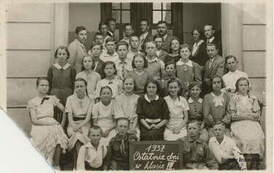 Ostatnie dni w kl. VII, szkoła powszechna w Kcyni. Wśr&oacute;d nauczycieli m.in. Franciszek Palinkiewicz, 1937 r. Z archiwum Andrzei Doberstein