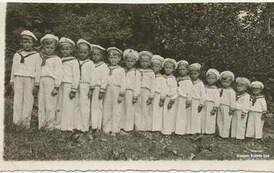 Dzieci z ochronki w Kcyni, ok. 1946-47 r. Z archiwum A. Oratowskiej