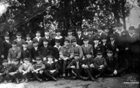 Grupa seminarzyst&oacute;w. Z archiwum Zdzisława Hartwicha, nadesłał Leszek Kabaciński