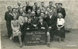 Kl. VII b, szkoła podstawowa w Kcyni rok szkolny 1954/55. Z archiwum Zbigniewa Prusaka
