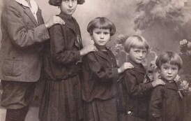 Rodzeństwo Kmiotek z Malic: Edward, Helena, Władysława, Janina i Izabela. Rok 1928 lub 1929. Z archiwum Marii Zaworskiej 