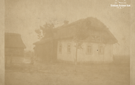 Szkoła powszechna w Piłsudczyźnie na Wołyniu. Z archiwum Tadeusza Zielińskiego 