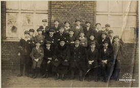 Uczniowie Państwowego Seminarium Nauczycielskiego Męskiego im. K. Libelta w Kcyni, rok 1923.24. Źr&oacute;dło: KPBC