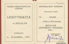 Legitymacja - medal zwycięstwa i wolności. Z archiwum Władysława Rudaś 