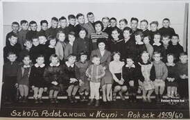 Kl. III Szkoła Podst. Wychowawczyni Barbara Dawidowska. Z archiwum Wojciecha Niedźwiedzińskiego 