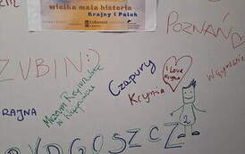 Lista obecności podczas konferencji. Planszę przekazała firma Kartonex.