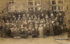 Szkoła w Mycielewie, 8.05.1930 r. Z archiwum Wandy Częstochowskiej 