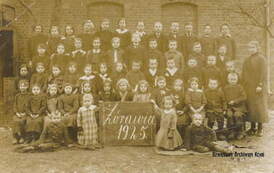 Szkoła w Żurawi, 1925 r. Z archiwum Brygidy Prus 