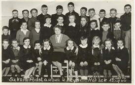 Szkoła Podst. w Kcyni, rok szkolny 59/60. Nauczycielka Szymańska. Z archiwum rodziny Dykier i Kosznik 