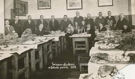 Święcone dla dzieci w szkole powszechnej w Kcyni. Z archiwum Andrzei Doberstein