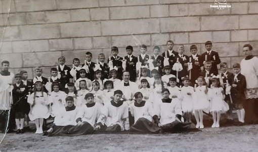 Pierwsza Komunia św. w parafii w Szaradowie. Z archiwum Henryka Wesół