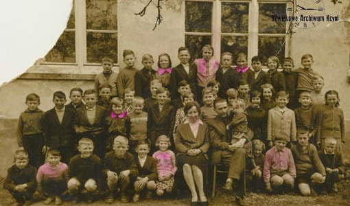 Szkoła w Miastowicach. Z archiwum Ewy Kubiak