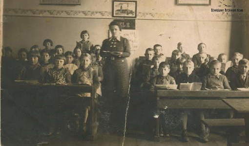 Szkoła podstawowa w Dziewierzewie, 1937 r. Z archiwum Małgorzaty Dobosz