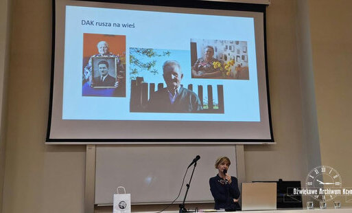 prelegentka przemawia w trakcie forum